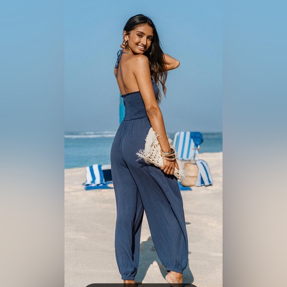 Cupshe Plunge Halter Jogger Jumpsuit - Picture 2 of 14